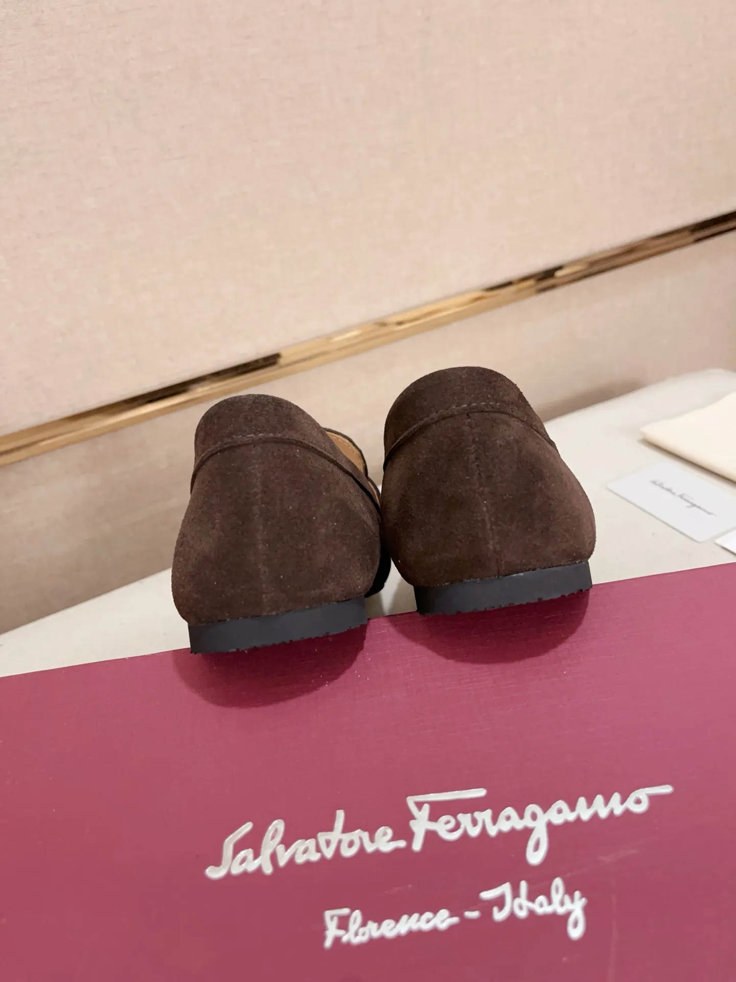 Men's shoes💰: 480💰 High version Ferragamo Dongguan quality! 🆕🆕Exclusive hot-selling products in stock🔥🔥New products on the shelves, high-quality shoes, complete with packaging! 💪 💪 Material: Imported suede cowhide 🐂 + Imported high-quality water-dyed cowhide lining + wear-resistant outsole 👍🏻👍🏻 Features: High-end and comfortable, purely handmade 🚀 🚀 Create the perfect shoes that suit you best 🔥 🔥 Size: (38-44) Can be customized 45 non-returnable!